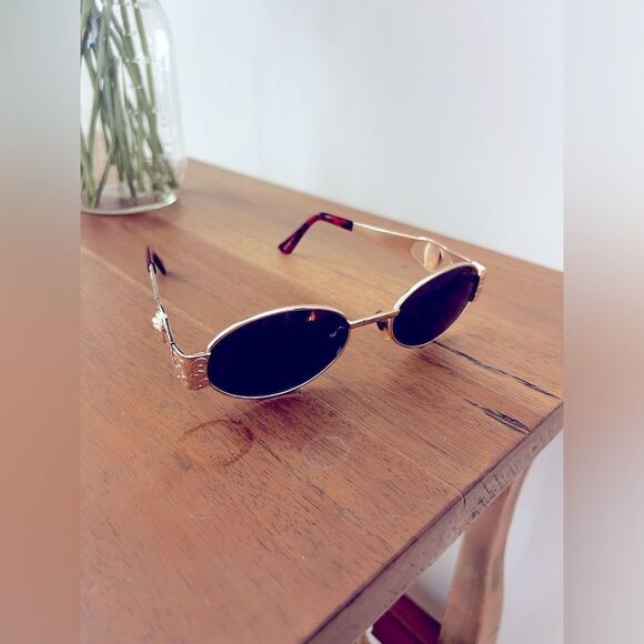 Vintage Versace Gold Oval Sunglasses (Replica’s) - Picture 1 of 15